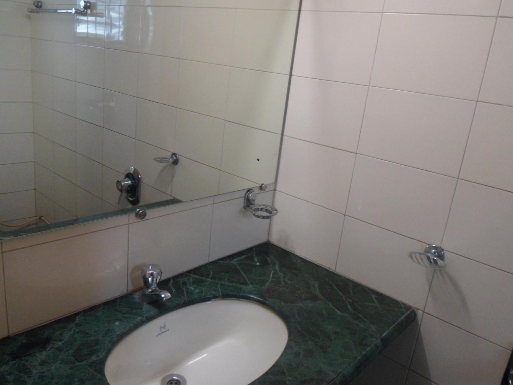 Hotel Pooja International Nashik Oda fotoğraf