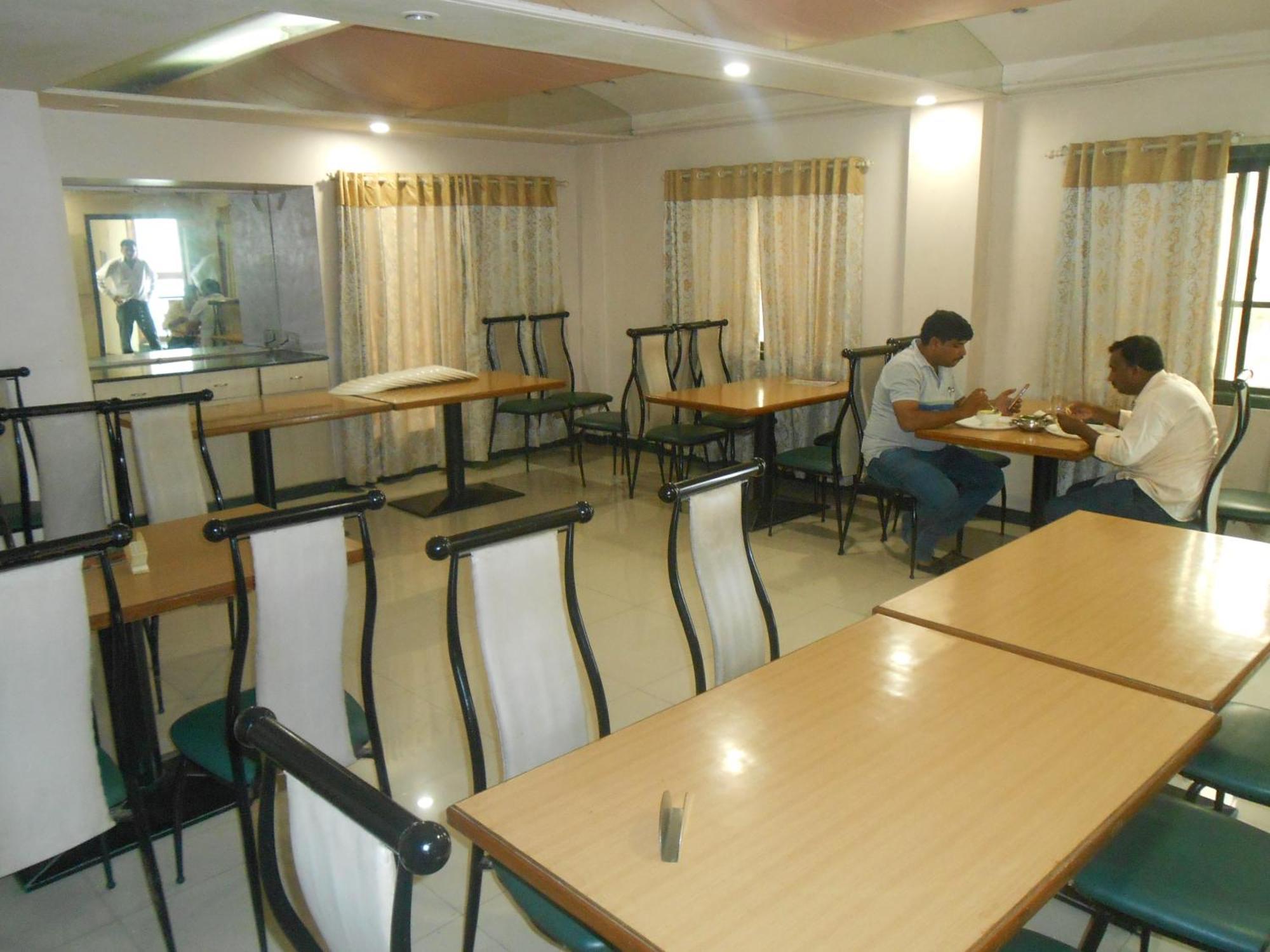 Hotel Pooja International Nashik Dış mekan fotoğraf